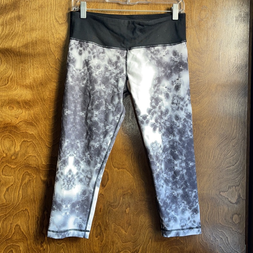 Lululemon Wunder Under crops